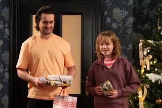 Barwy szczęścia, odcinek 3019. Herman (Maciej Raniszewski), Emilka (Jessica Frankiewicz)