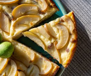  Szybkie ciasto z gruszkami. Wypróbuj przepis na prosty domowy placek gruszkowy