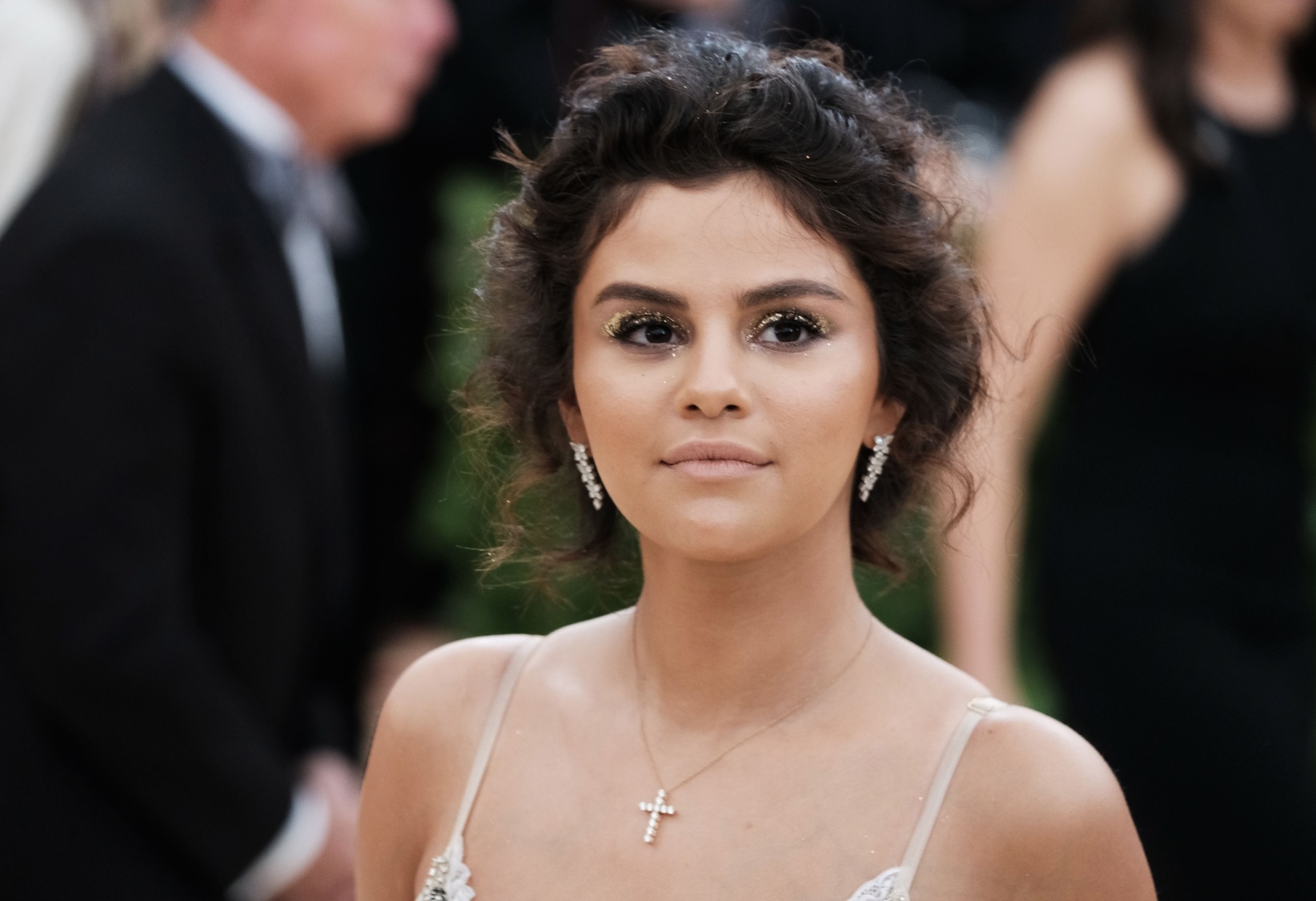 Selena Gomez Looks Stunning in White at Met Gala 2015: Photo 3363708, 2015  Met Gala, Met Gala, Selena Gomez, Vera Wang Photos