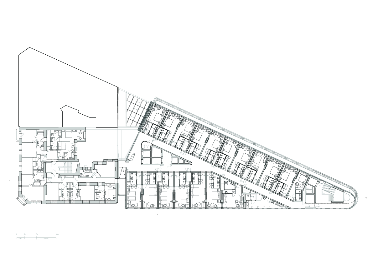 Zaokrąglony narożnik, 7 pięter, uskoki, a w środku beton drewno i czerń