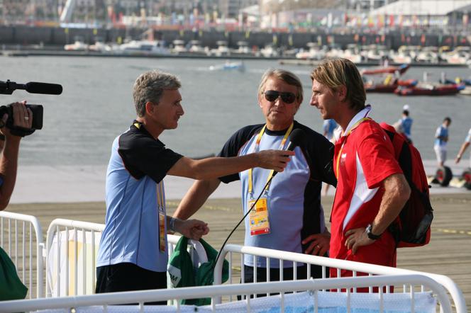 Tomasz Holc podczas igrzysk olimpijskich - wraz z Pawłem Kacprowskim (z prawej) udzielają wywiadu red. Waldemarowi Heflichowi