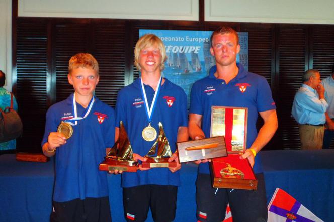 Mistrzowie Europy klasy L'Equipe wraz z trenerem