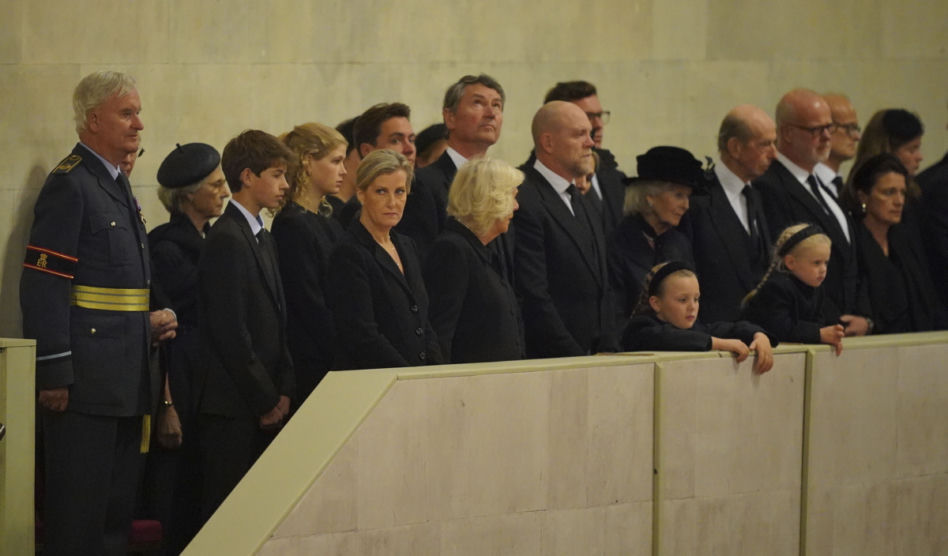 Jak rodzina królewska ubierze się na pogrzeb Elżbiety II?