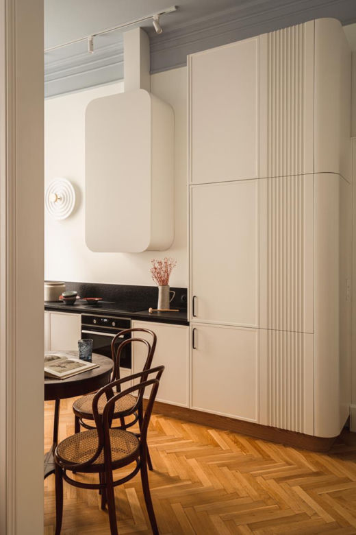 Vintage i eklektyzm we wnętrzach łódzkiej kamienicy wg projektu Hanny Pietras Architects