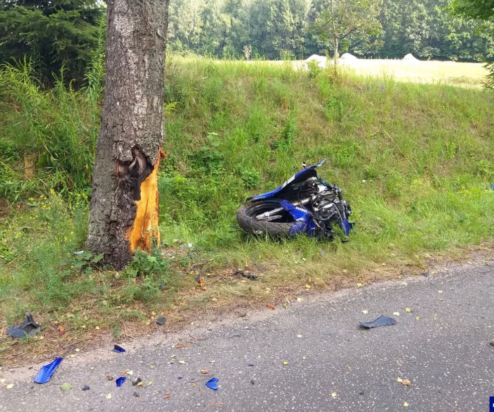 Śmiertelny wypadek motocyklisty. Najpierw uderzył w sarnę, a następnie w przydrożne drzewo