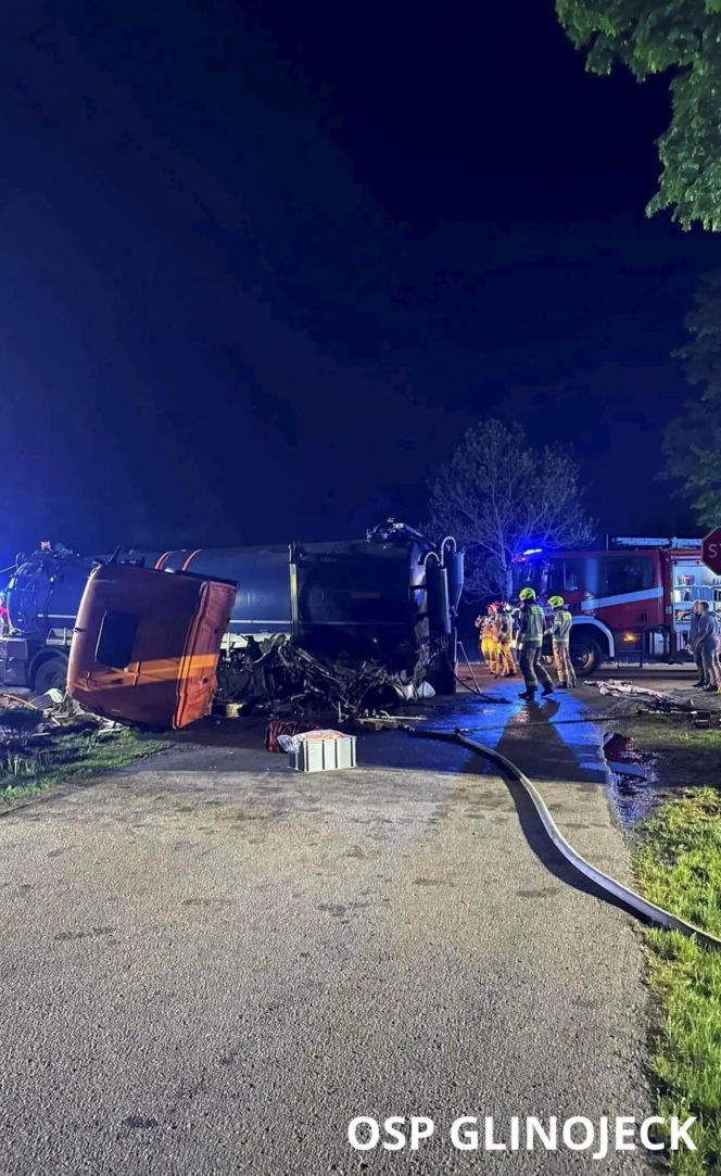 Dwie ofiary zderzenia auta z cysterną