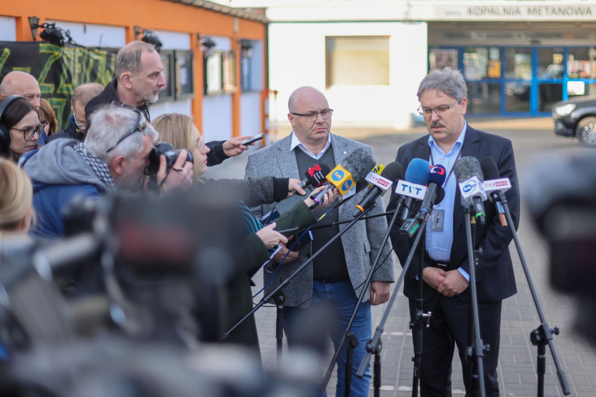 Wstrząs w kopalni Zofiówka. Ratownicy dotarli do czterech górników. "Nie dają oznak życia"