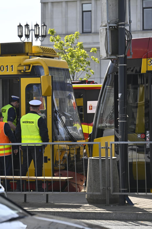Zderzenie tramwajów w centrum Warszawy. 13 osób rannych, ruch tramwajowy wstrzymany