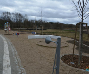 Nowy park w Olsztynie. Są ławeczki, miejsca do grillowania, plac zabaw [ZDJĘCIA]