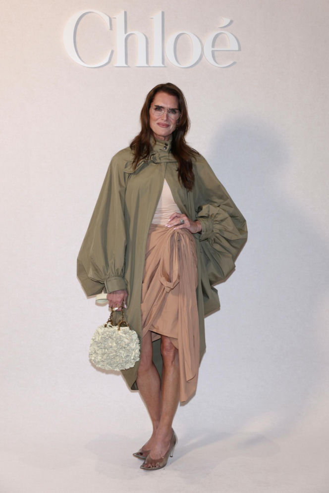 To najmodniejsza spódnica tej wiosny. W Reserved znajdziesz idealne modele