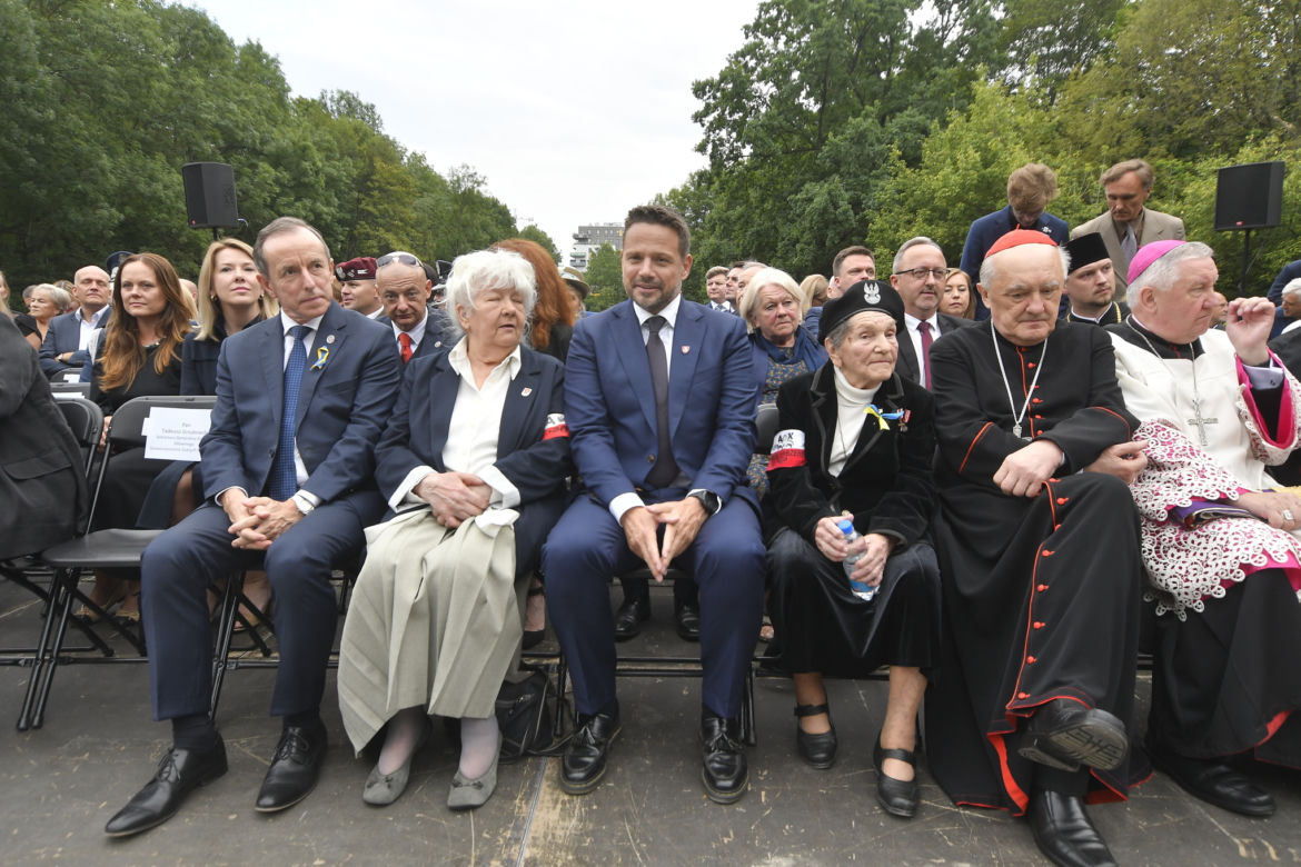 Złożenie kwiatów na kurhanie przy pomniku Polegli Niepokonani na Cmentarzu Powstańców Warszawy