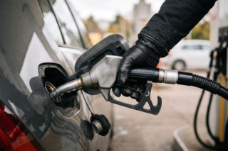 Hurtowe ceny paliw 26.10.2026. Czas na oddech dla kierowców i rynkowa stabilizacja