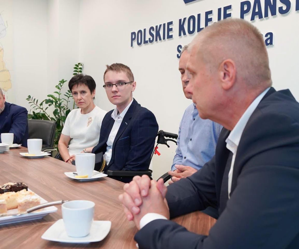 Dominik Hołuj z wizytą w centrali PKP. 17-latek otrzyma wsparcie w dalszej edukacji
