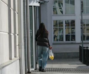 Michał Koterski z dziewczyną na spacerze