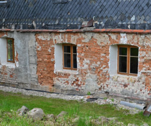 Przysłupowy dom w Twardocicach w czasie remontu