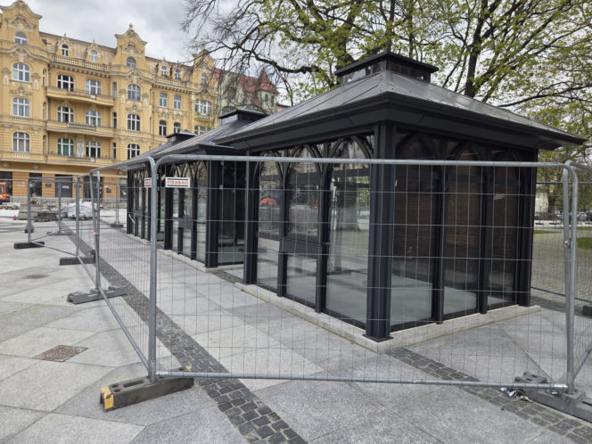 Nowe oblicze placu Wolności. Kwiaciarnie już zamontowane, koniec prac coraz bliżej