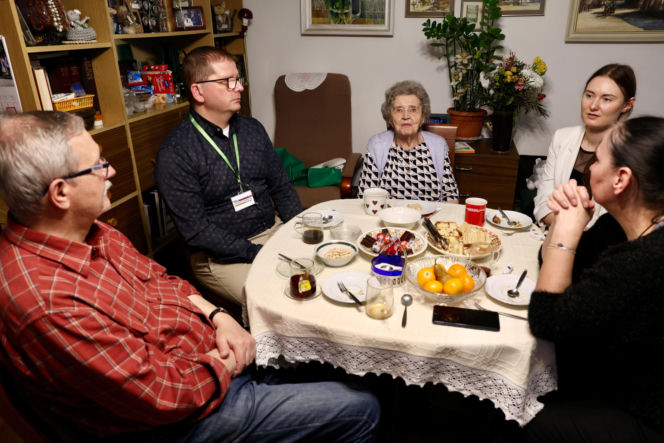 Z prezentami świątecznymi u Powstańców Warszawskich