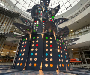 To jedyna taka choinka w Polsce. Stworzyli ją z nietypowych materiałów