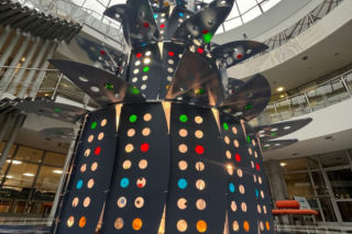 To jedyna taka choinka w Polsce. Stworzyli ją z nietypowych materiałów