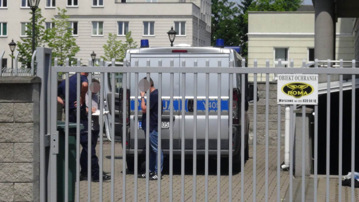 Alarm w Piasecznie! Więzień pobił policjanta i uciekł sprzed sądu!