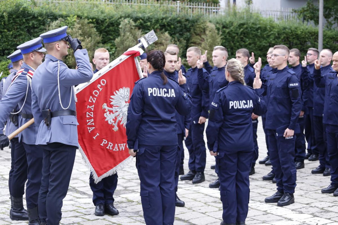 Szeregi lubelskiej policji znów się powiększyły. 67 nowych funkcjonariuszy złożyło ślubowanie