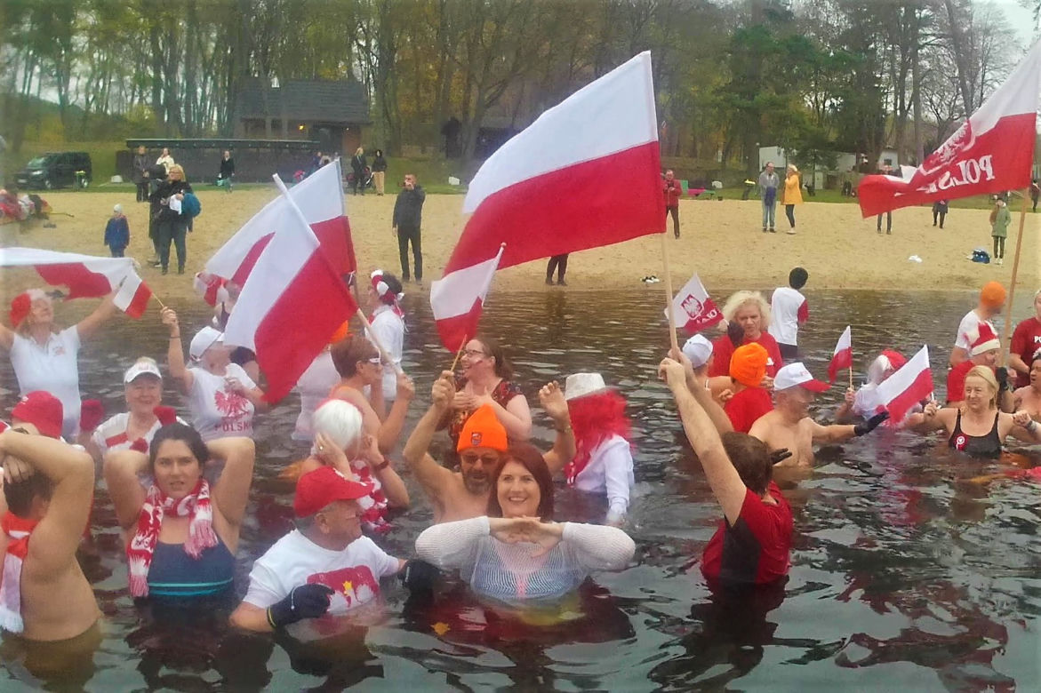 Szczecińskie morsy uczciły Święto Niepodległości