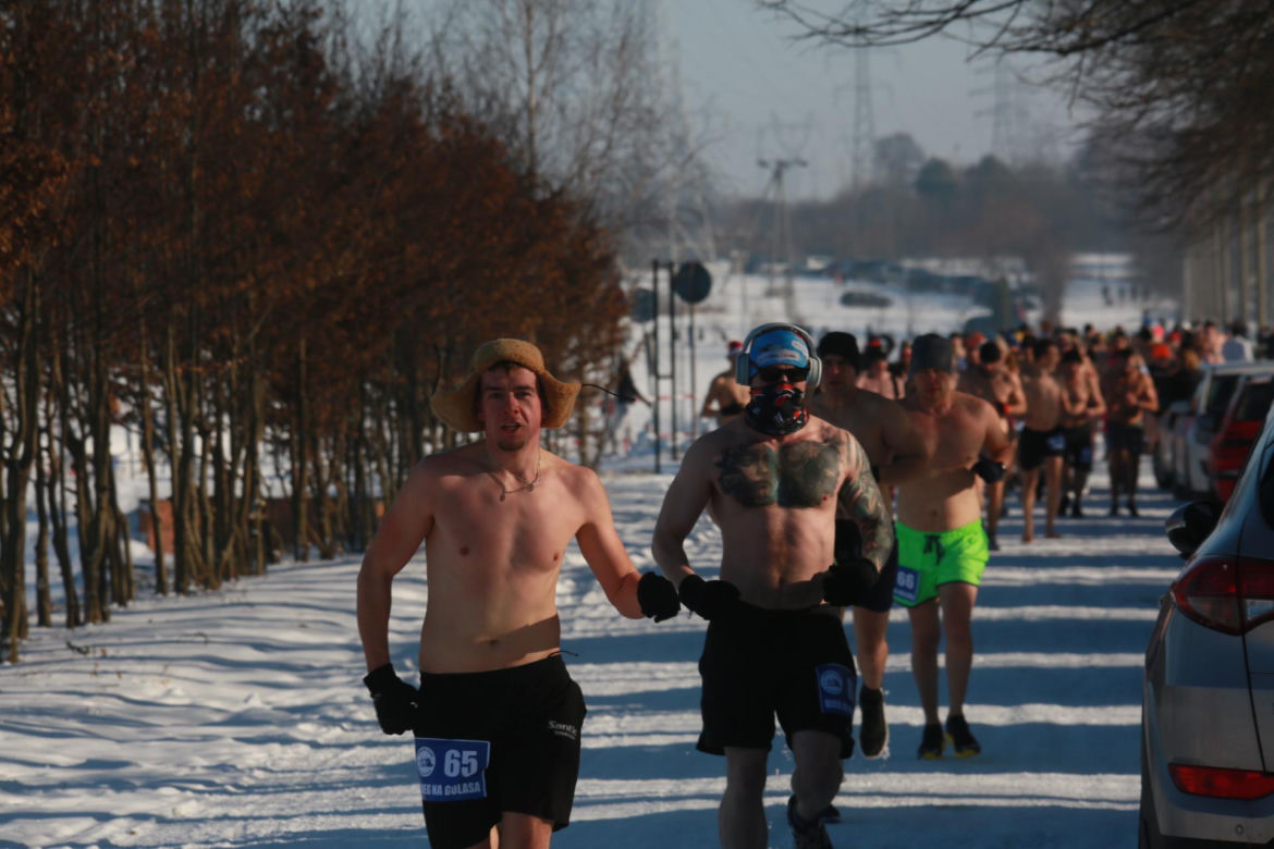 „Im mniej ubrań tym lepiej” Nad Zalewem Zembrzyckim w Lublinie odbył się „bieg na golasa”! 