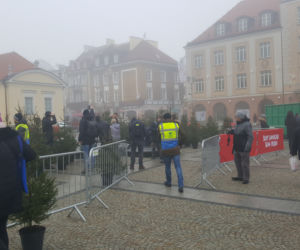 Białystok. Białostoczanie wymienili sztuczne choinki na żywe