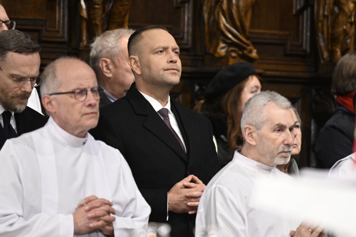 Msza za ofiary Smoleńska w Archikatedrze. Obecni Nawrocki i Kaczyńska