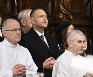 Msza za ofiary Smoleńska w Archikatedrze. Obecni Nawrocki i Kaczyńska