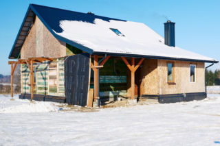 Mama nie wróciła. Tragiczny wypadek przerwał marzenia. Ekipa Nasz Nowy Dom walczyła z czasem. ZDJĘCIA domu przed i po remoncie