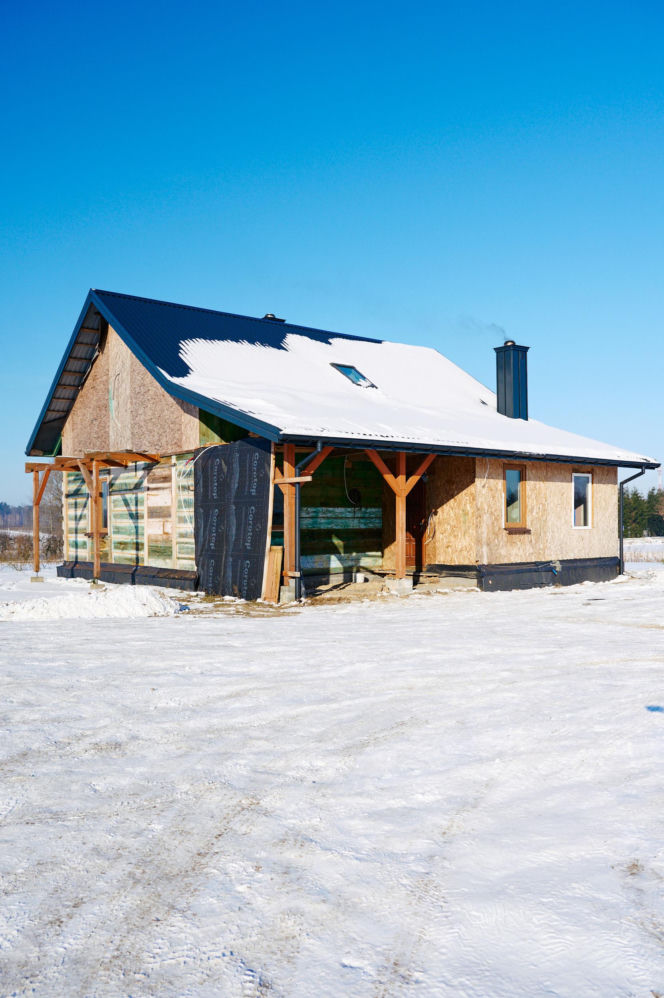 "Mama nie wróciła". Tragiczny wypadek przerwał marzenia. Ekipa "Nasz Nowy Dom" walczyła z czasem. ZDJĘCIA domu przed i po remoncie