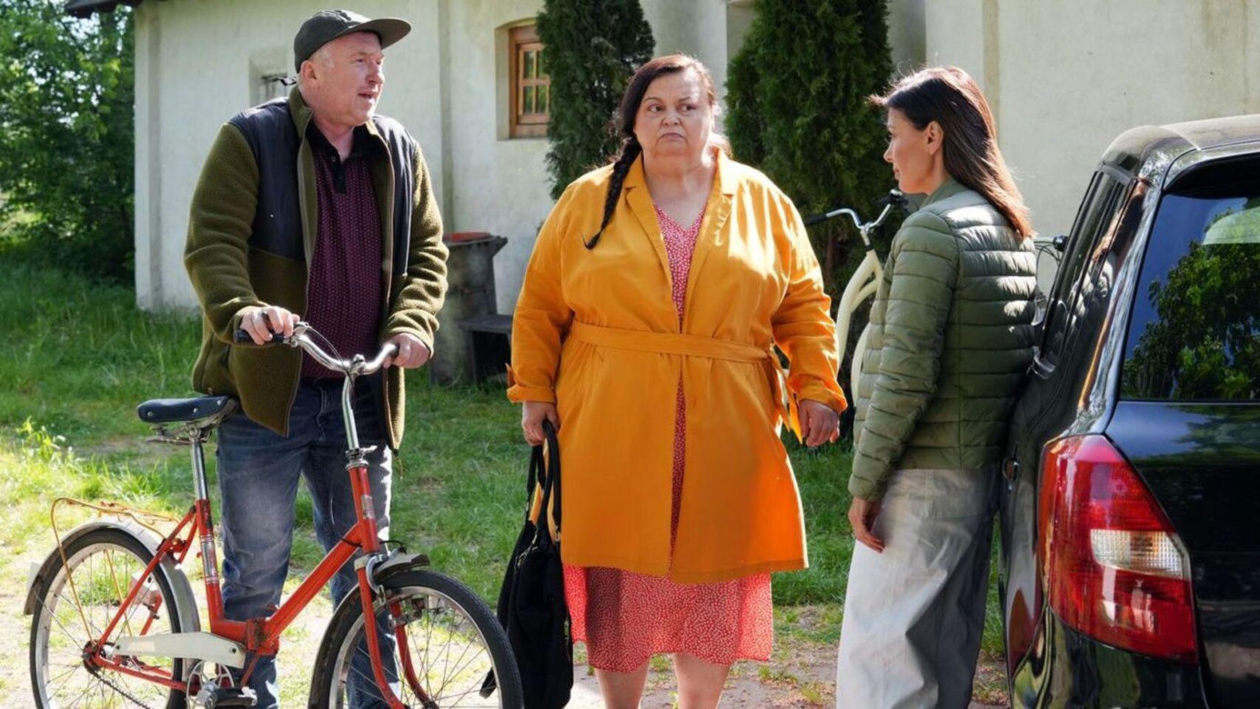 	Barwy szczęścia odc. 3063. Kasia (Katarzyna Glinka), Szymański (Jacek Grondowy), Borowska (Dorota Piasecka)