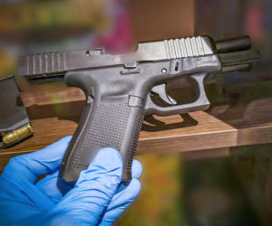 AK-47, pistolet Glock, tysiące tabletek, a to nie wszystko. Spektakularna akcja CBŚP w Krakowie