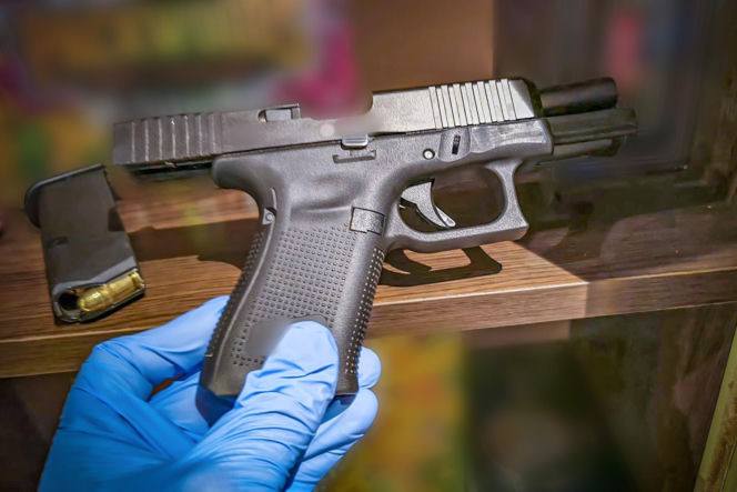 AK-47, pistolet Glock, tysiące tabletek, a to nie wszystko. Spektakularna akcja CBŚP w Krakowie