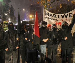 „Czerwona kartka za aborcję” przed Sejmem. Protest w Warszawie
