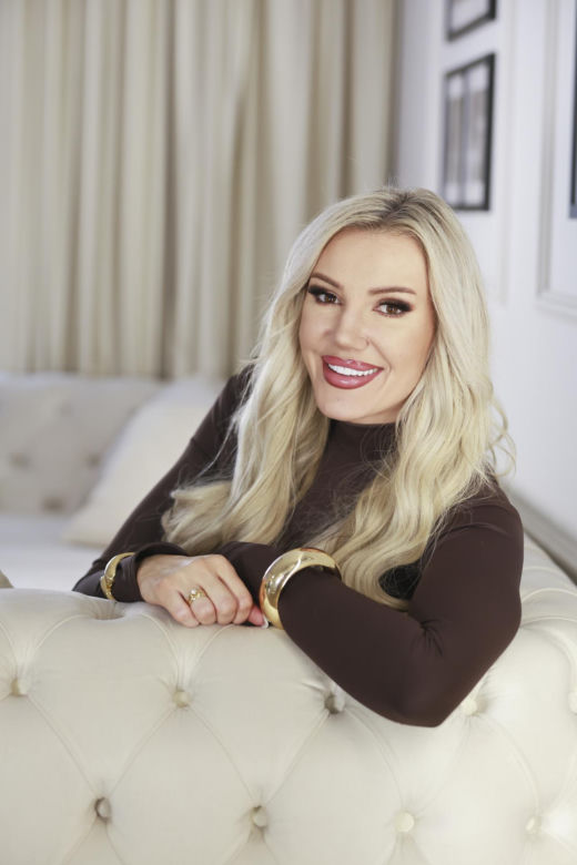Lata temu wygrała "Projekt Lady", teraz pokazała jak mieszka! Biel i złoto biją po oczach