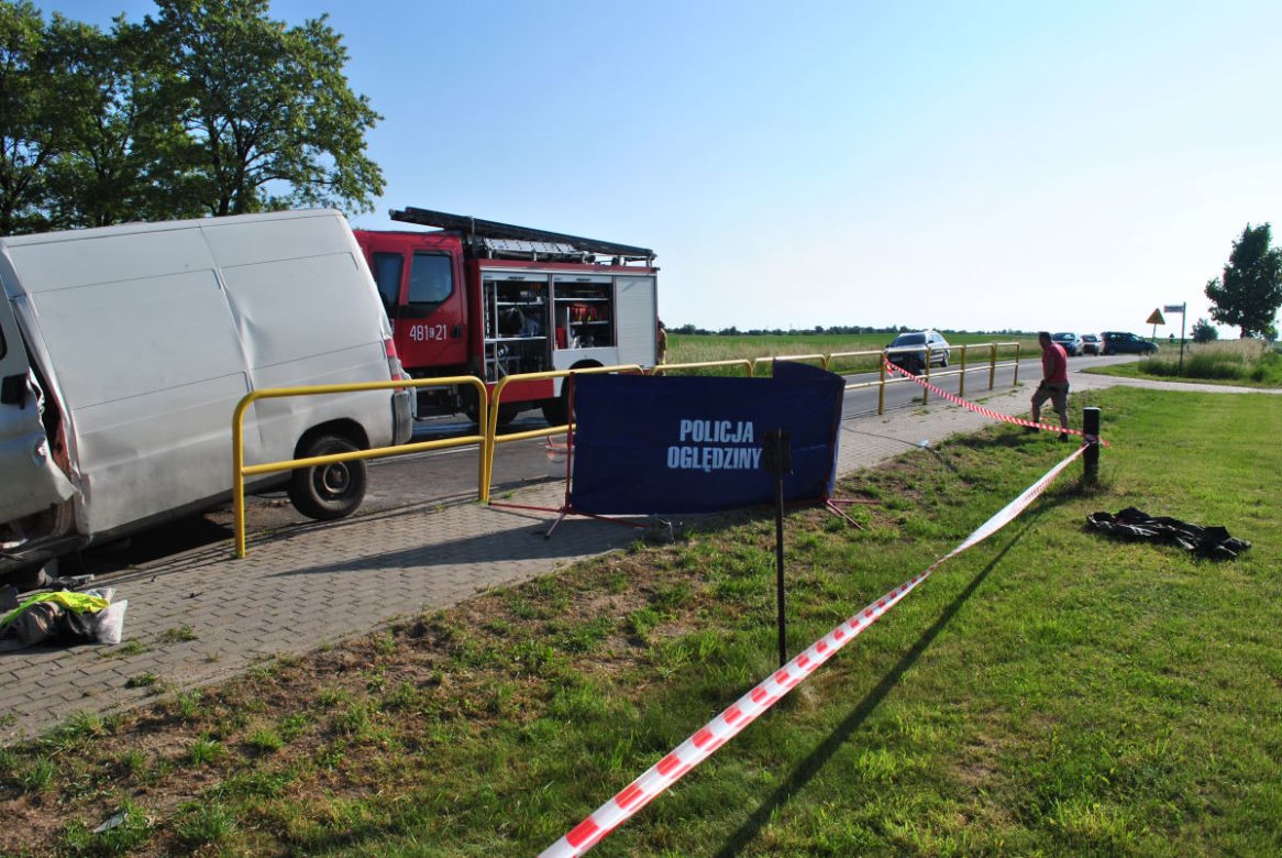 Mogilno: 35-latek zderzył się czołowo z ciężarówką! Zginął na miejscu [ZDJĘCIA] 