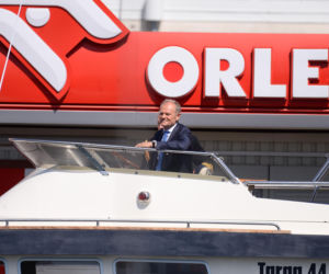 Święto Wojska Polskiego. Donald Tusk na jachcie w Gdyni.