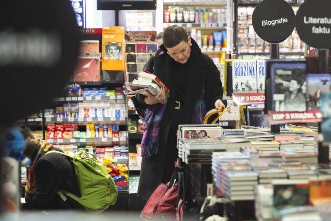 Minister kultury ruszyła na świąteczne zakupy