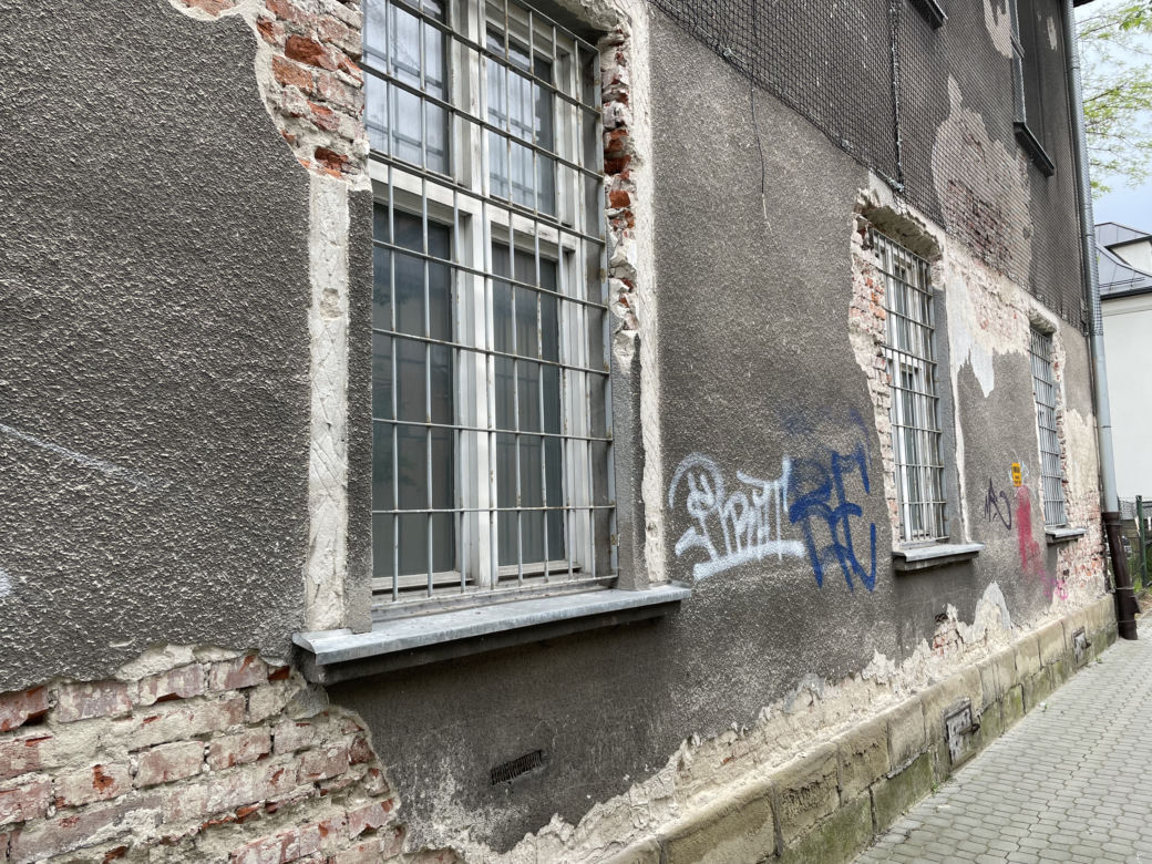 Zniszczona kamienica przy ul. Kazimierza Wielkiego w Nowym Sączu. Co w niej będzie? 