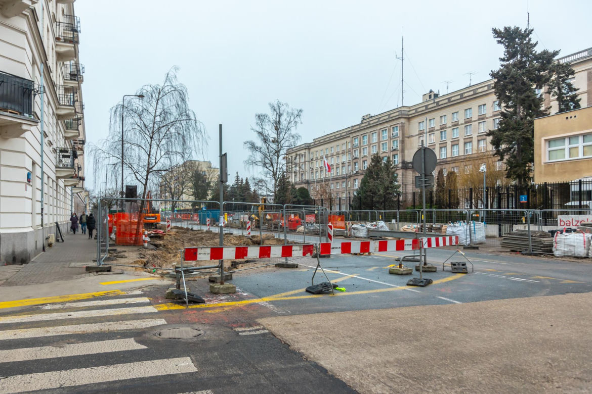 Budowa tramwaju na Rakowieckiej w Warszawie w styczniu 2025 r.