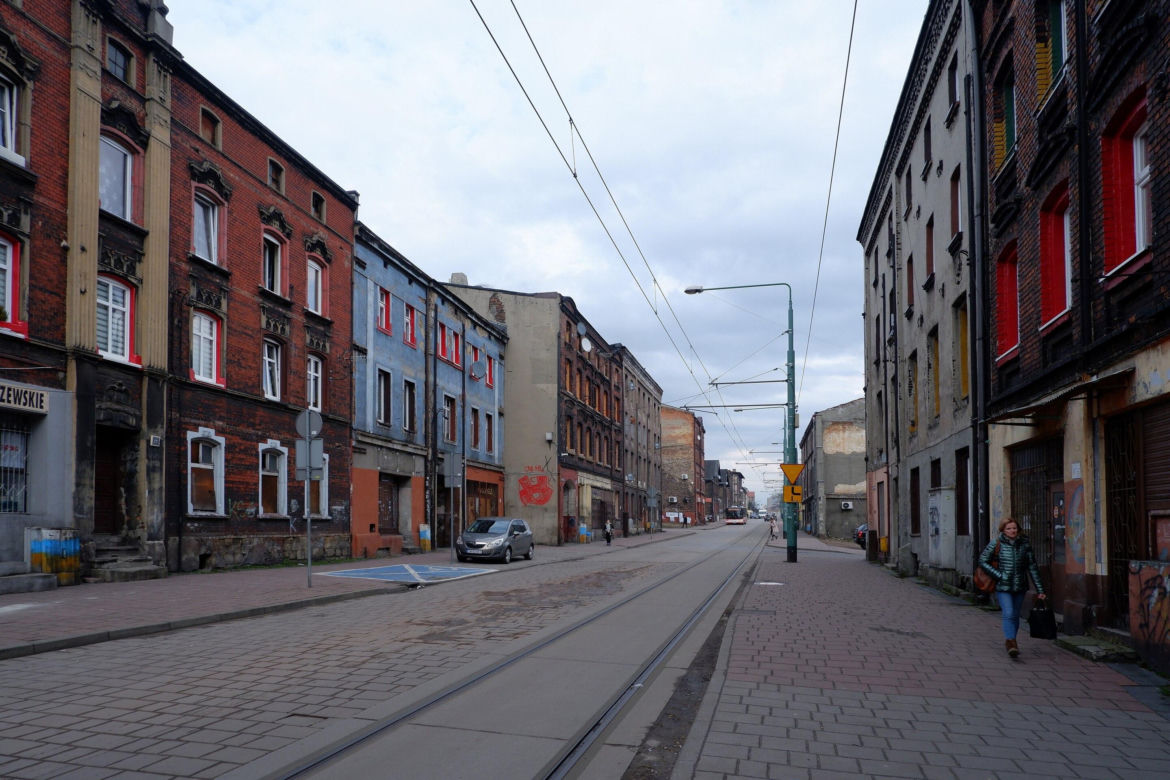 To jedno z najgęściej zaludnionych miast w Europie. Leży na Śląsku, nieopodal Chorzowa