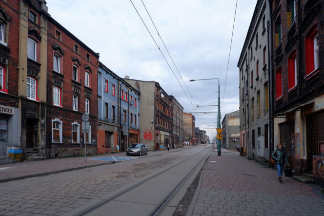 To jedno z najgęściej zaludnionych miast w Europie. Leży na Śląsku, nieopodal Chorzowa