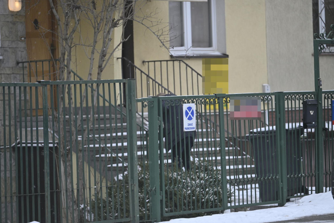 Kuzyn Kaczyńskiego dba o krewnego i odśnieża schody