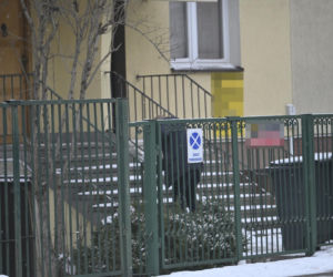 Kuzyn Kaczyńskiego dba o krewnego i odśnieża schody