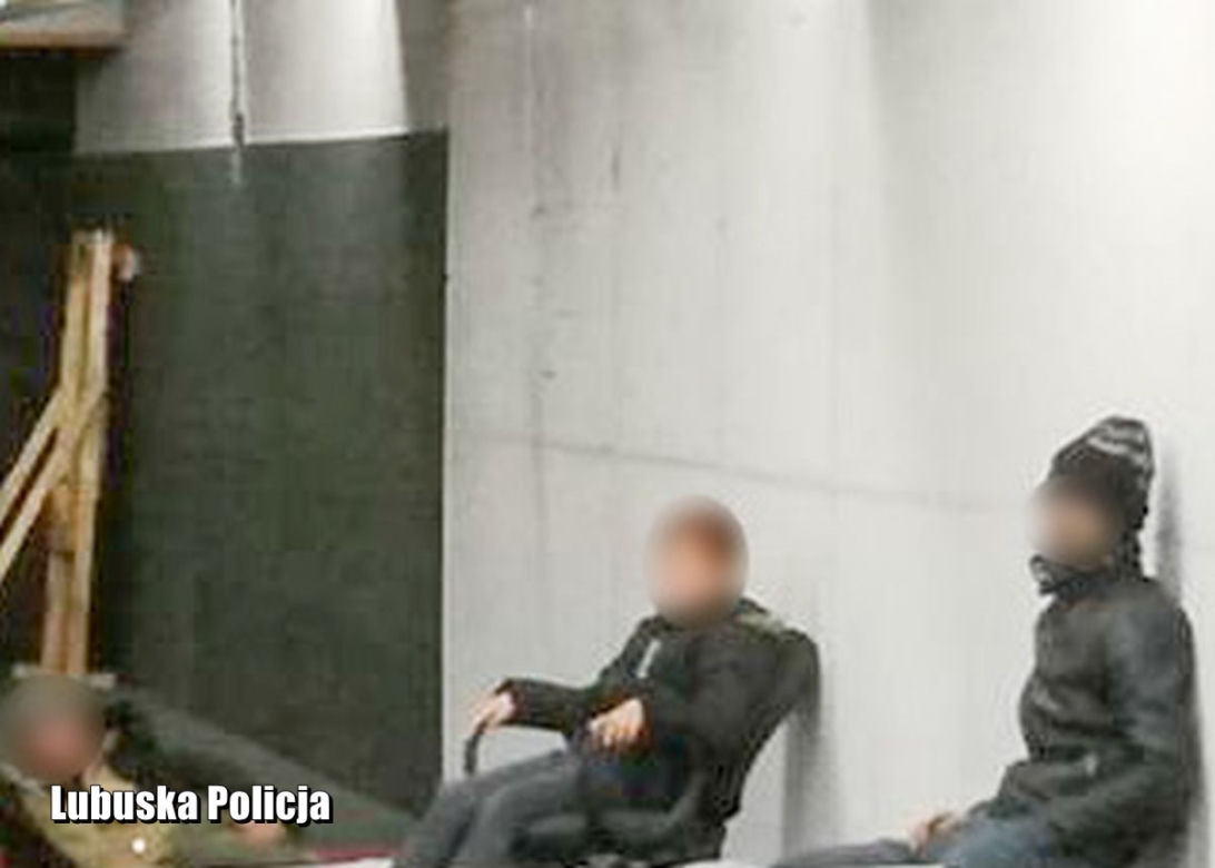Lubuskie: Policjanci zatrzymali busa z migrantami z Iraku