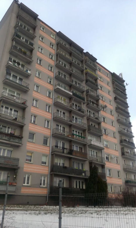 Martwa kobieta w mieszkaniu, jej mąż wyskoczył z balkonu na oczach policji! Horror w Kielcach