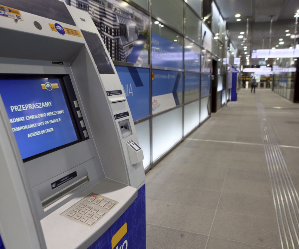 bankomat w warszawskim metrze