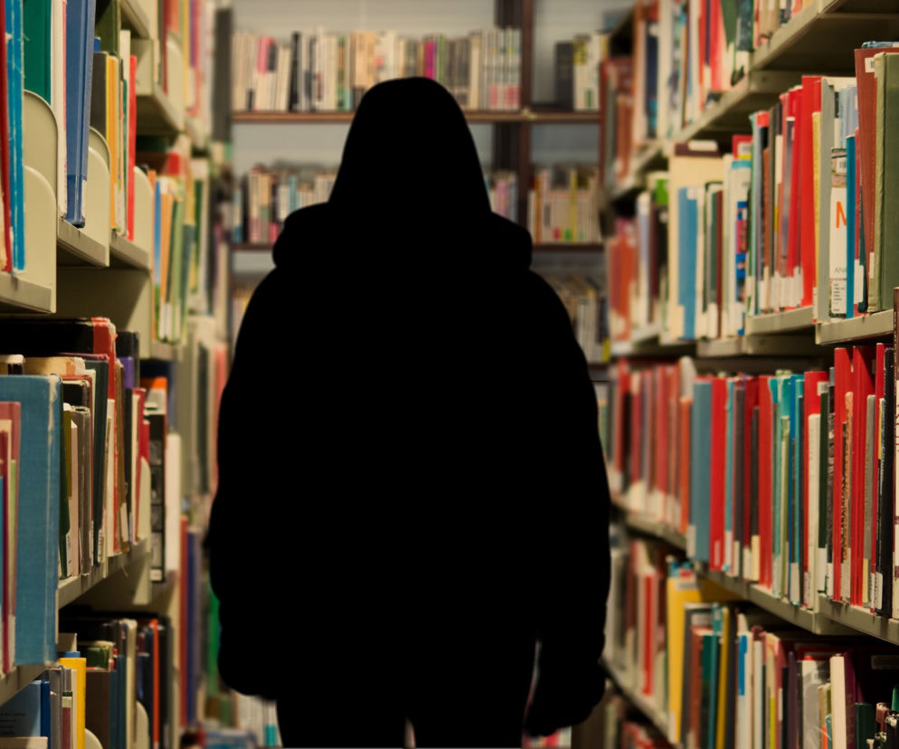 Zboczeniec w bibliotece. Próbował uwieść 12-letnią dziewczynkę